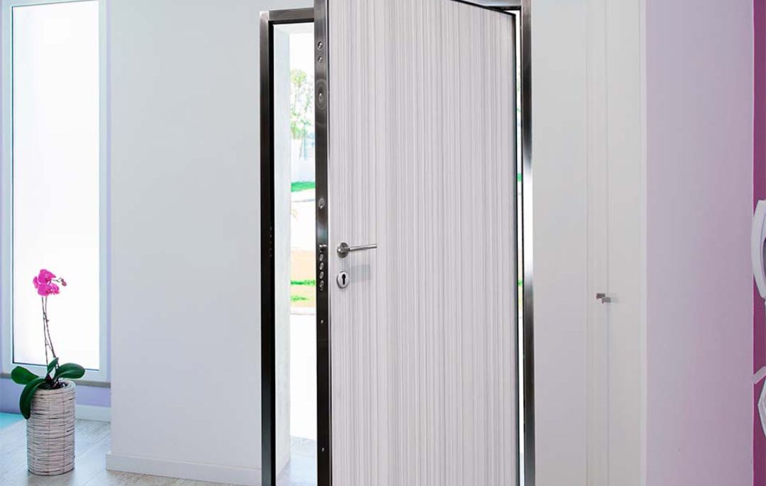 puerta de entrada de una vivienda