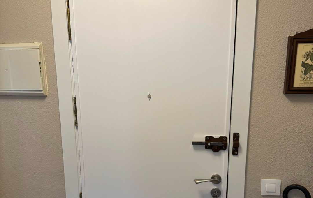 puerta de entrada de una vivienda
