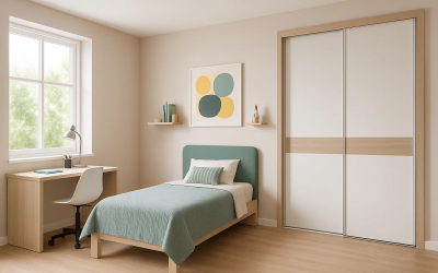 un dormitorio con escritorio