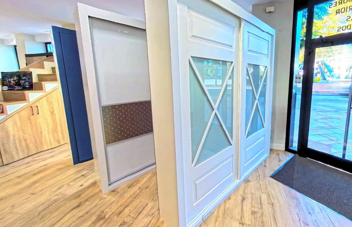 Tienda de Larmario Fuengirola Exposición de puertas de armario de la ienda LARMARIO Fuengirola