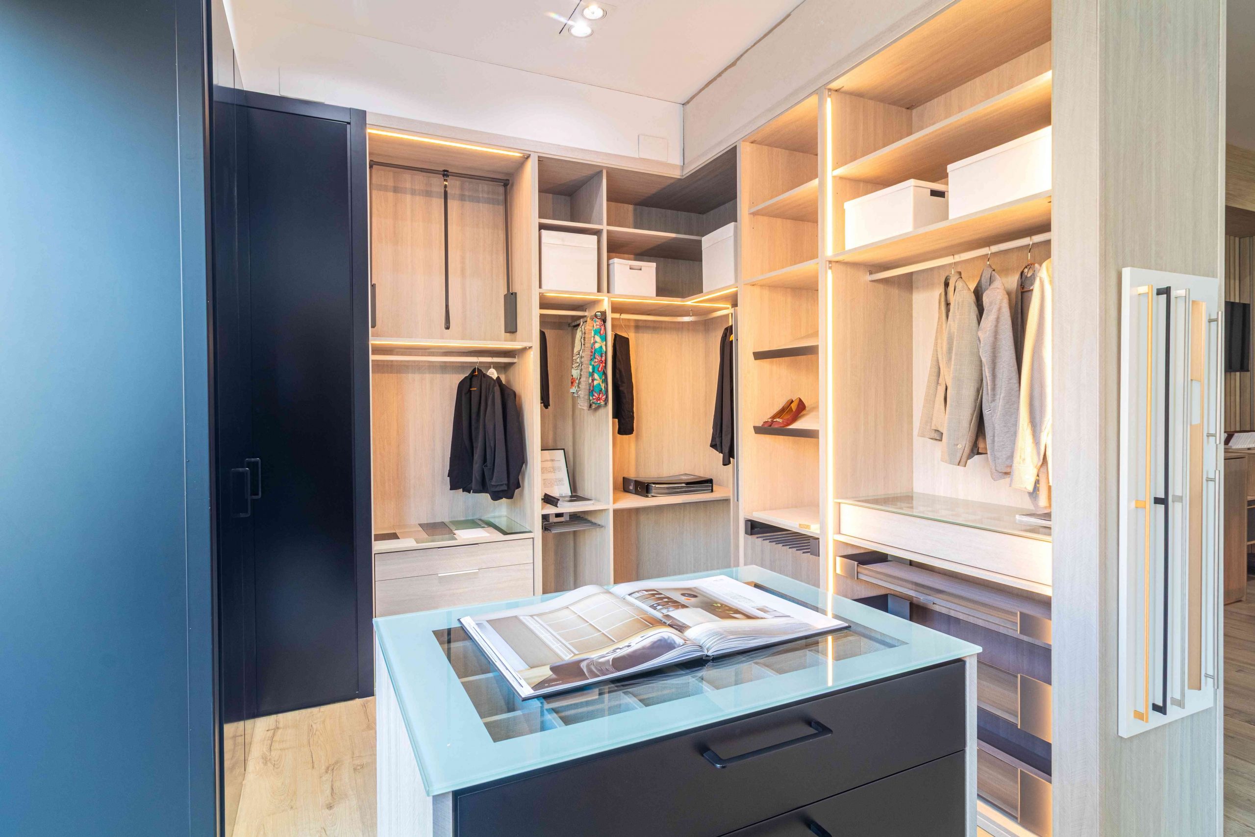 Tienda de Larmario Málaga Centro Armarios a medida de exposición de la tienda de Larmario en Málaga