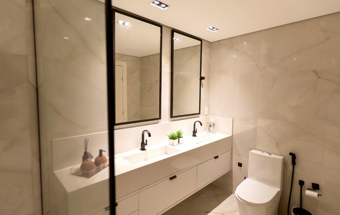 ¿Cómo remodelar un baño pequeño? Soluciones sin obras Remodelar baño pequeño vista lateral