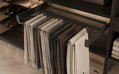 Larmario: 25 años siendo fabricante e instaladores de armarios, vestidores, puertas, suelos y muebles auxiliares Cómo aprovechar el espacio de un armario pequeño con pantalonero extraíble y zapatero interior