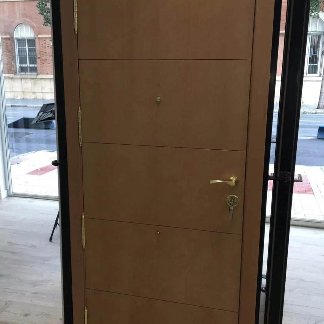 Tenemos la puerta de paso que estás buscando Tenemos la puerta de paso que estás buscando | Larmario