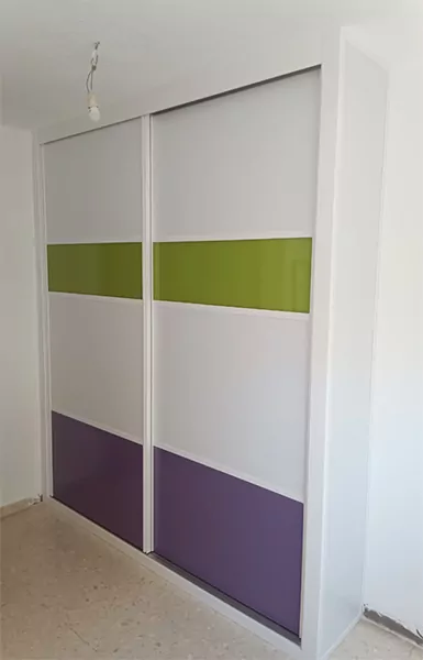 Para un armario... ¿Puerta abatible o deslizante?