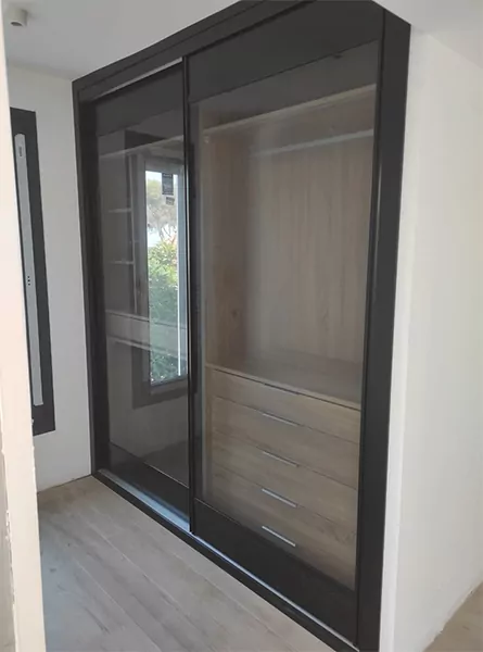 Para un armario... ¿Puerta abatible o deslizante?