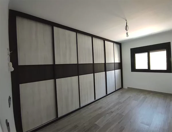Para un armario... ¿Puerta abatible o deslizante?