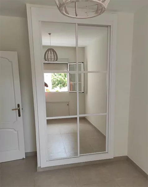 Para un armario... ¿Puerta abatible o deslizante?
