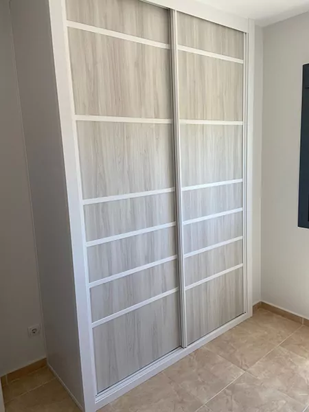 Para un armario... ¿Puerta abatible o deslizante?