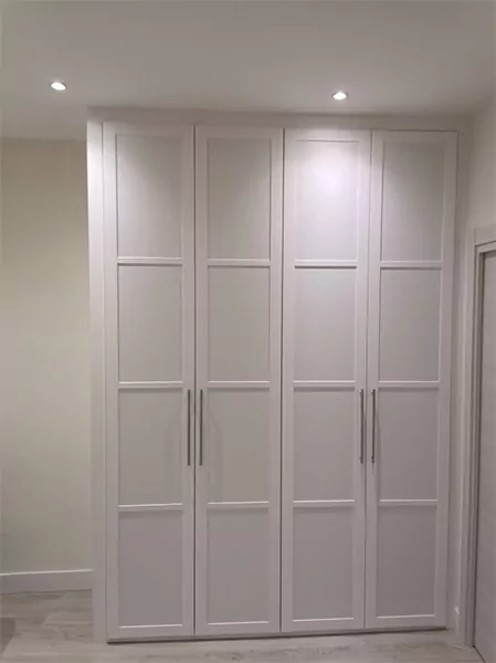 Para un armario... ¿Puerta abatible o deslizante? armario puertas abatibles