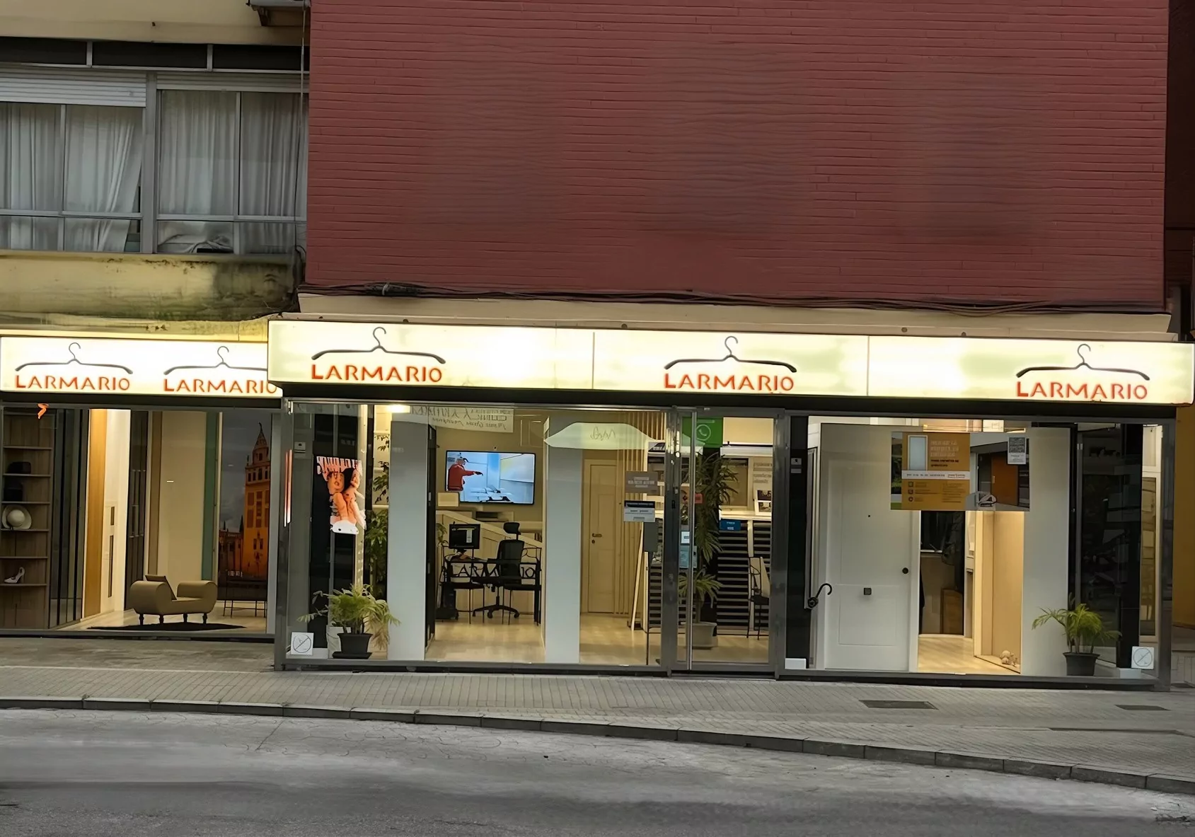 Fachada tienda LARMARIO Los Remedios